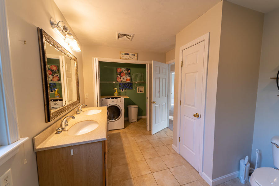 68 Brewster Road Mashpee, MA 02649 - Photo 25 of 33 Bath