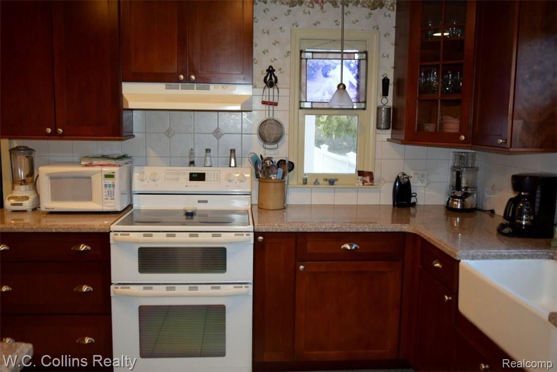 338 North Bailey Street Romeo, MI 48065 - Photo 15 of 35 kitchen2 (Medium).jpg