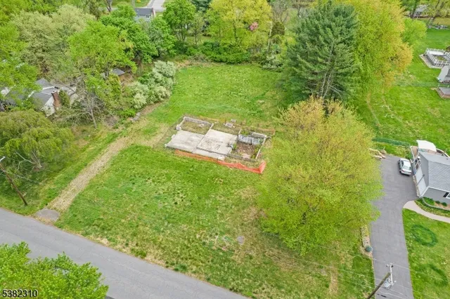 a view of a back yard of the house