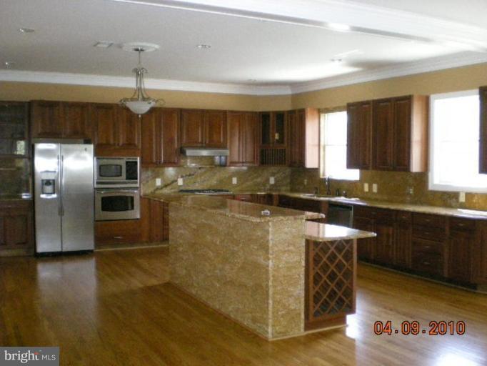 6524 Elmdale Road Alexandria, VA 22312 - Photo 3 of 9 Kitchen