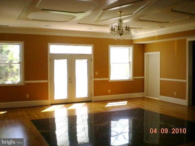 6524 Elmdale Road Alexandria, VA 22312 - Photo 5 of 9 Dining Room