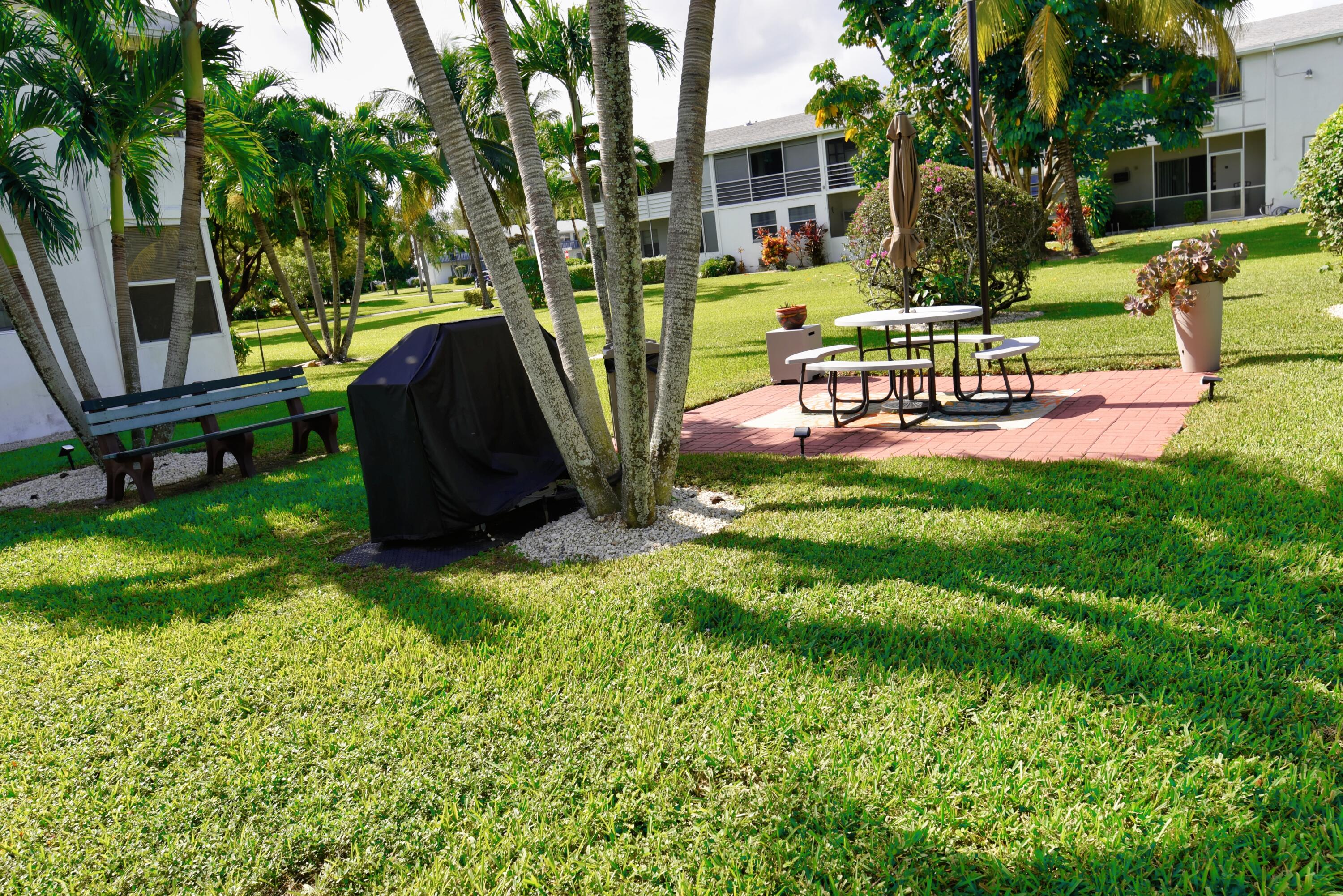 383 Markham R Deerfield Beach, FL 33442 - Photo 11 of 18 common area 1