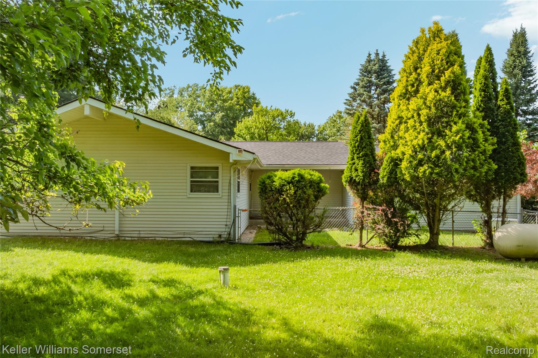 2344 Rochester Road Leonard, MI 48367 - Photo 4 of 66 2344 North Rochester - OnDemand Pix Photography (60).jpg