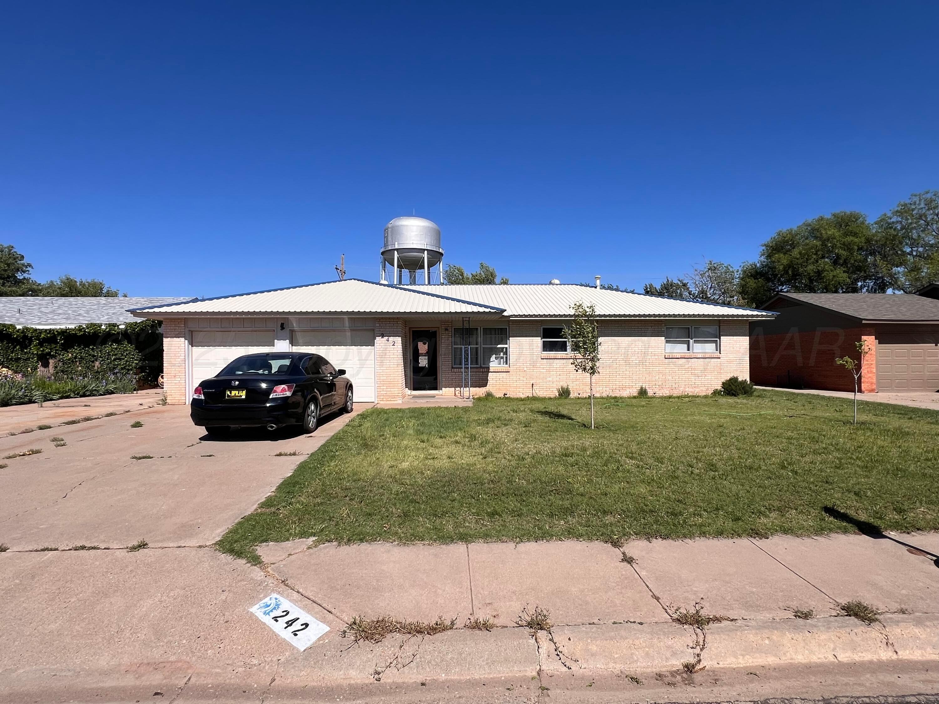 242 Beach Street Hereford, TX 79045 - Photo 1 of 17 IMG_9961