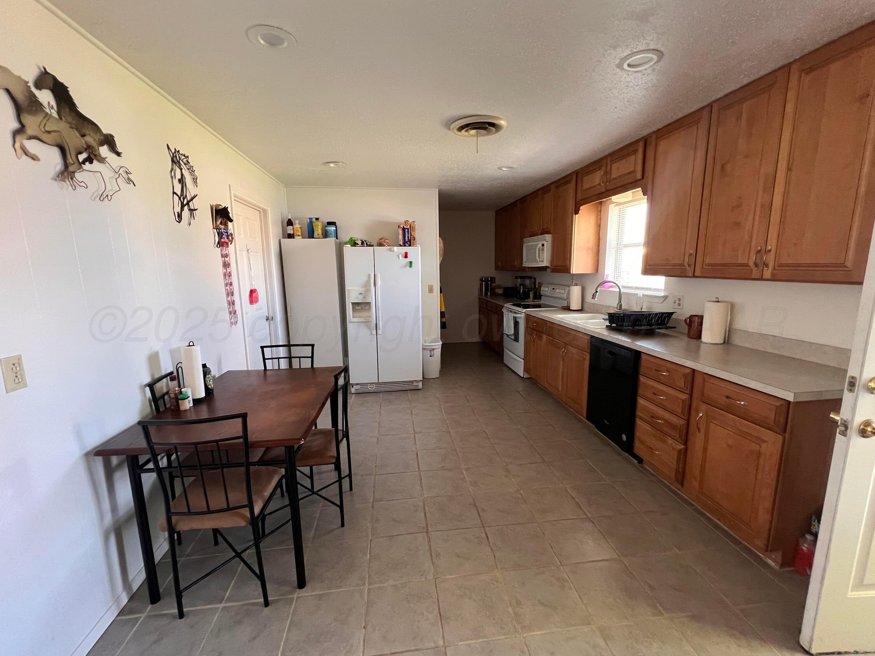 242 Beach Street Hereford, TX 79045 - Photo 9 of 17 IMG_9970