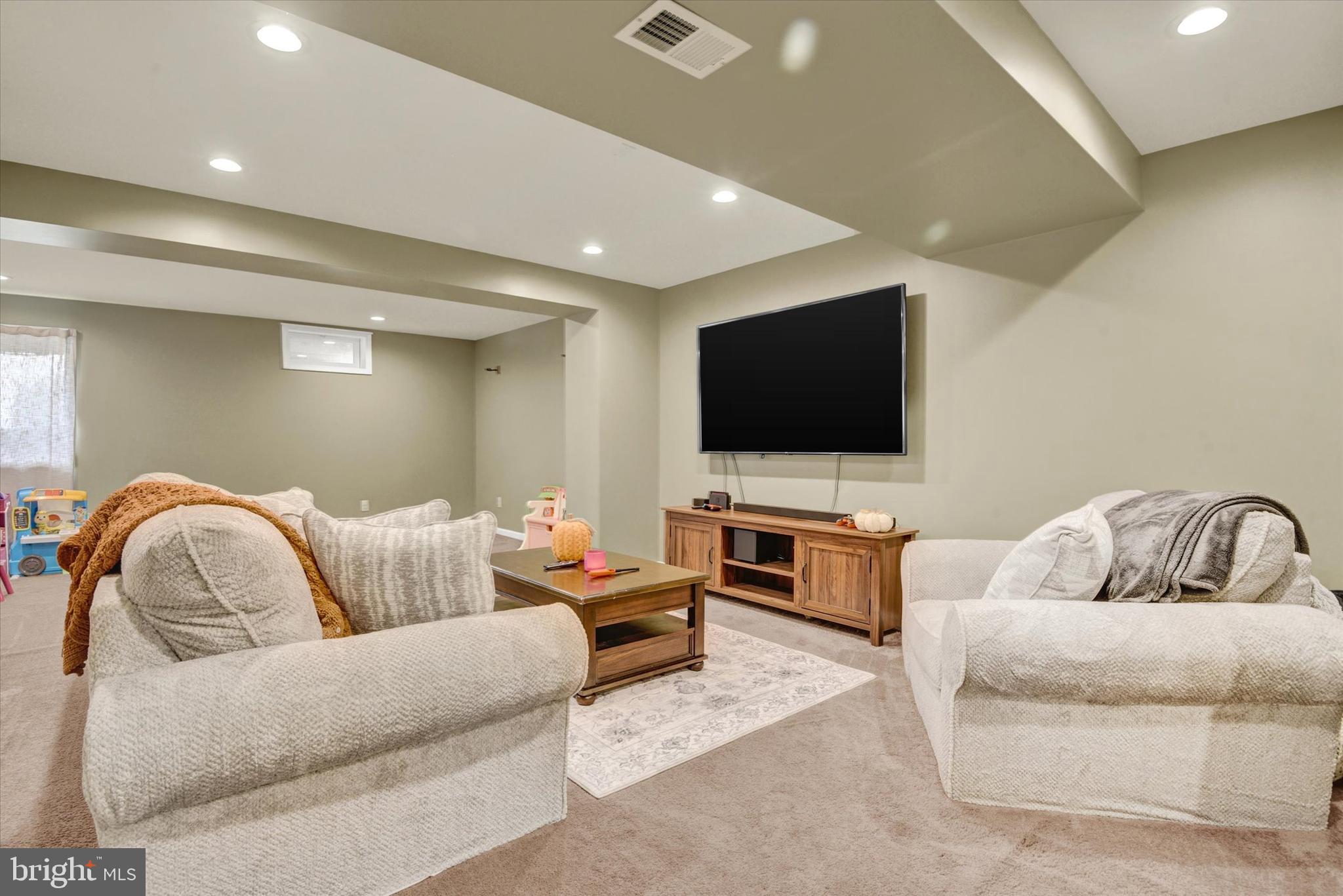 192 Ridgeview Lane Hanover, PA 17331 - Photo 21 of 27 LL Family Rm