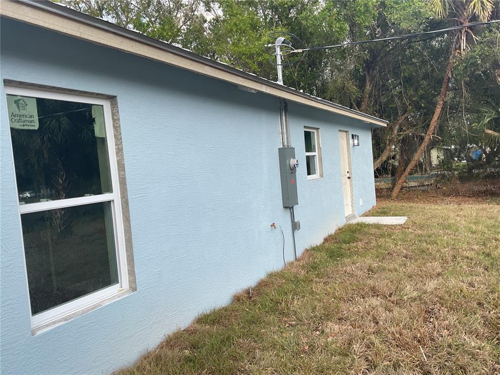 2432 Northwest 5th Street Okeechobee, FL 34972 - Photo 7 of 24 a backyard of a house