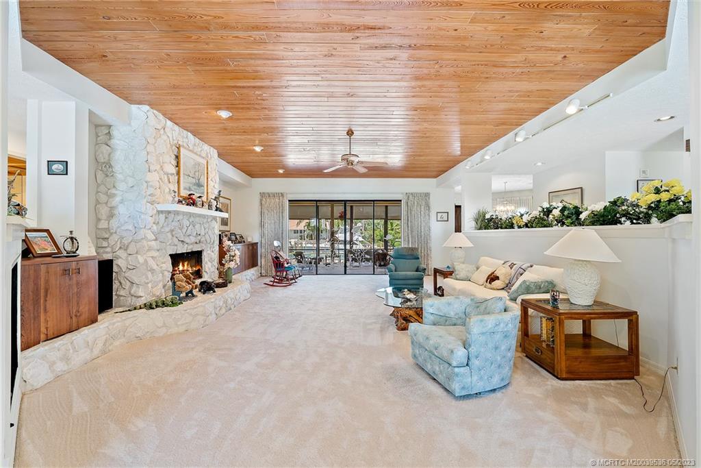 19 Island Road Sewall's Point, FL 34996 - Photo 21 of 50 a room with furniture