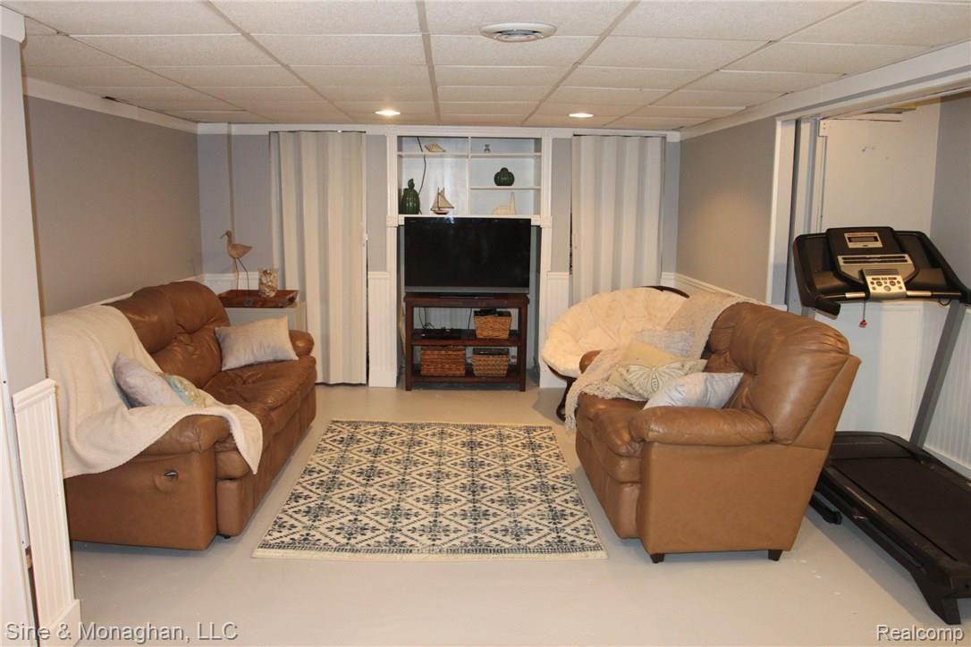 452 Moran Road Grosse Pointe, MI 48236 - Photo 18 of 24 IMG_5766.JPG