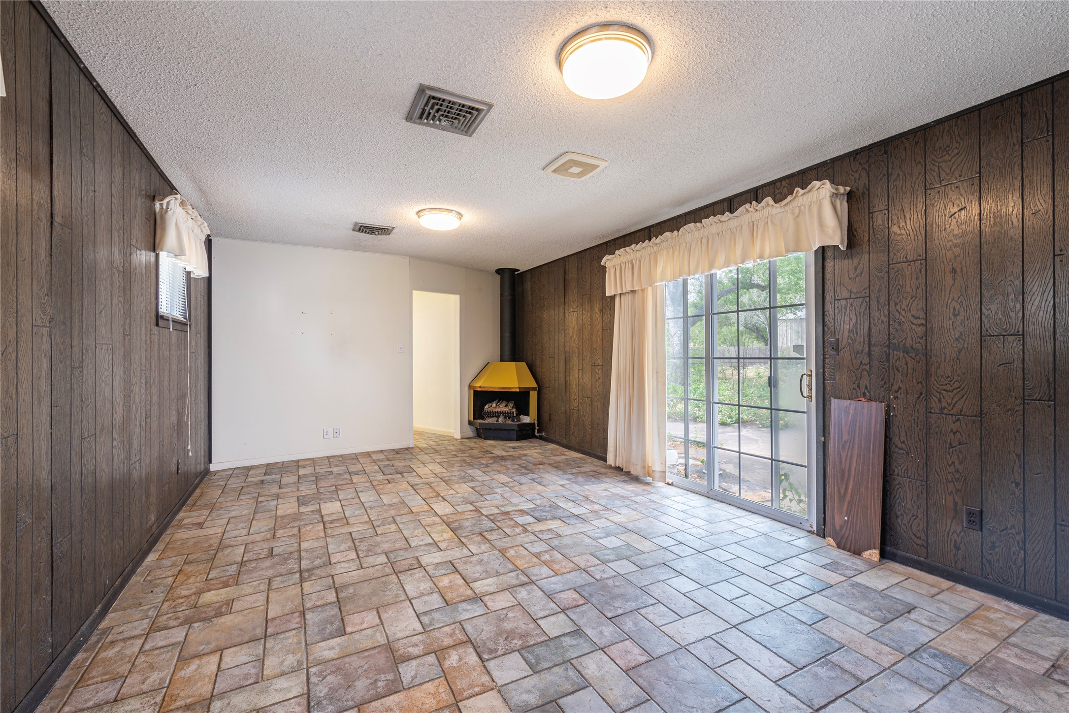 418 East Strand Street El Campo, TX 77437 - Photo 6 of 20 a view of a livingroom with a staircase