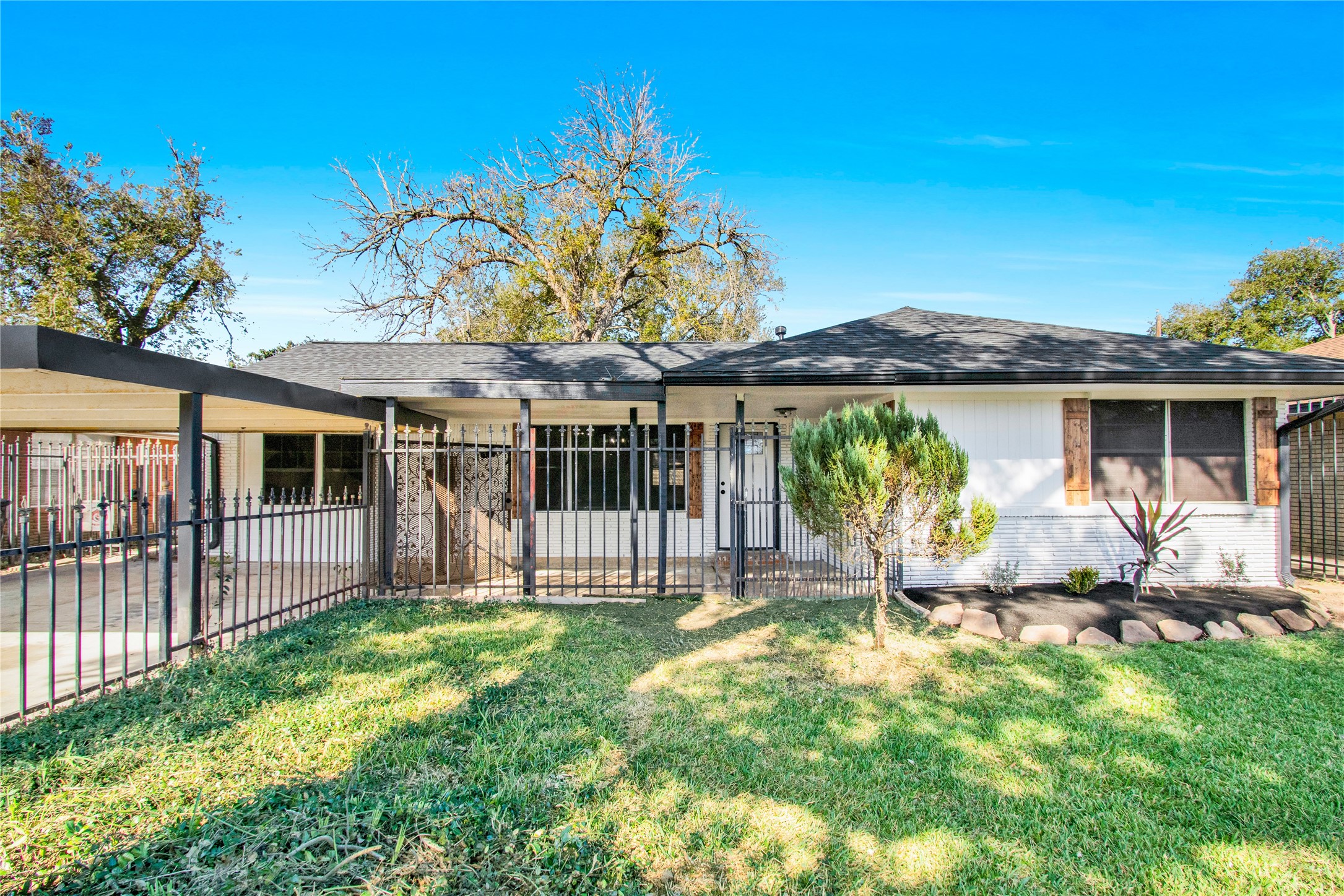 623 Gilpin Street Houston, TX 77034 - Photo 1 of 46