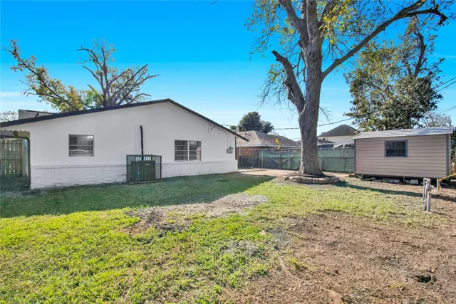a house view with a backyard space