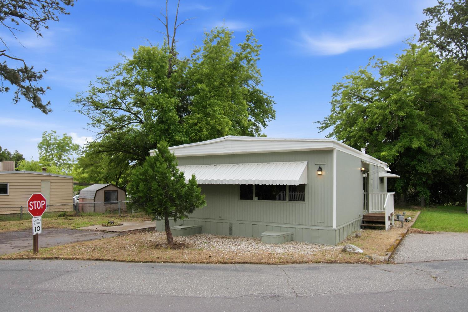 124 Lark Street Penn Valley, CA 95946 - Photo 9 of 68
