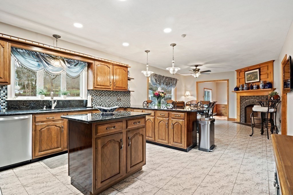 81 Narrows Road Assonet, MA 02702 - Photo 9 of 42 Gallery Image 9
