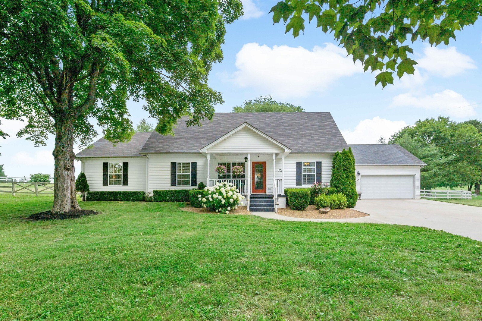 105 South Palmers Chapel Road White House, TN 37188 - Photo 2 of 42 Welcome home to beautiful 105 S. Palmers Chapel Rd.!!!
