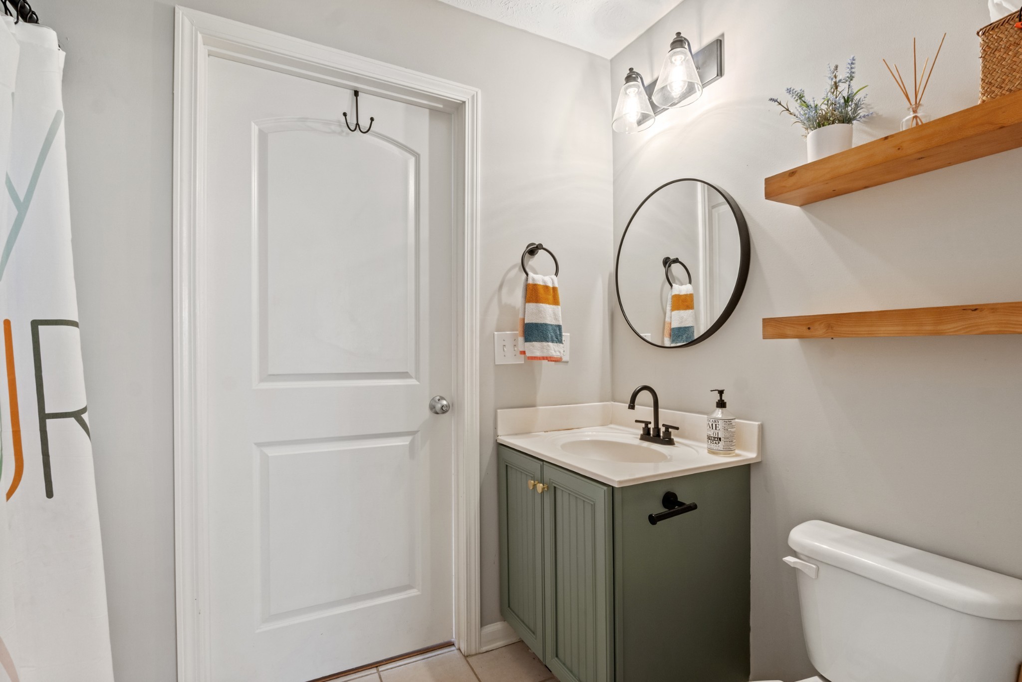 105 South Palmers Chapel Road White House, TN 37188 - Photo 22 of 42 Jack and Jill Bathroom