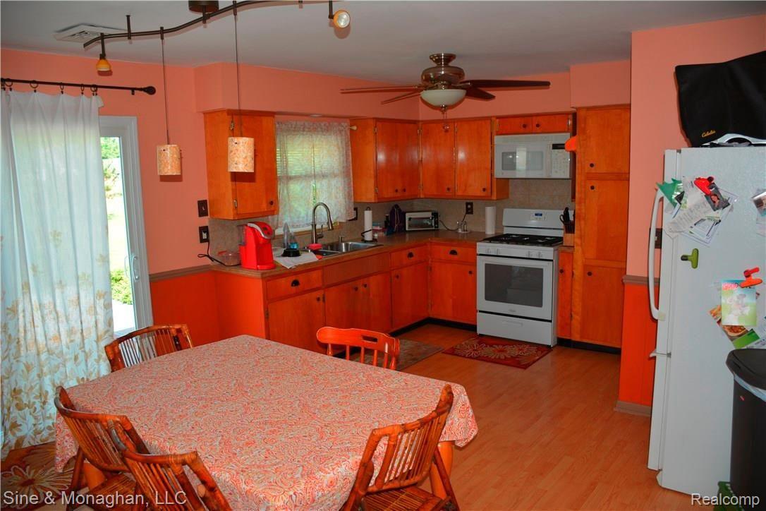 1872 River Road St. Clair, MI 48079 - Photo 8 of 26 8 Dining Area 1 1872 River Rd.