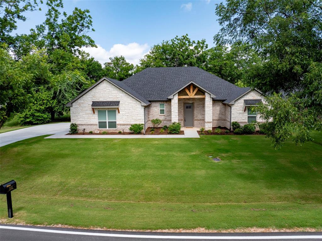 10301 Ravenswood Road Granbury, TX 76049 - Photo 4 of 38 Well maintained front yard.