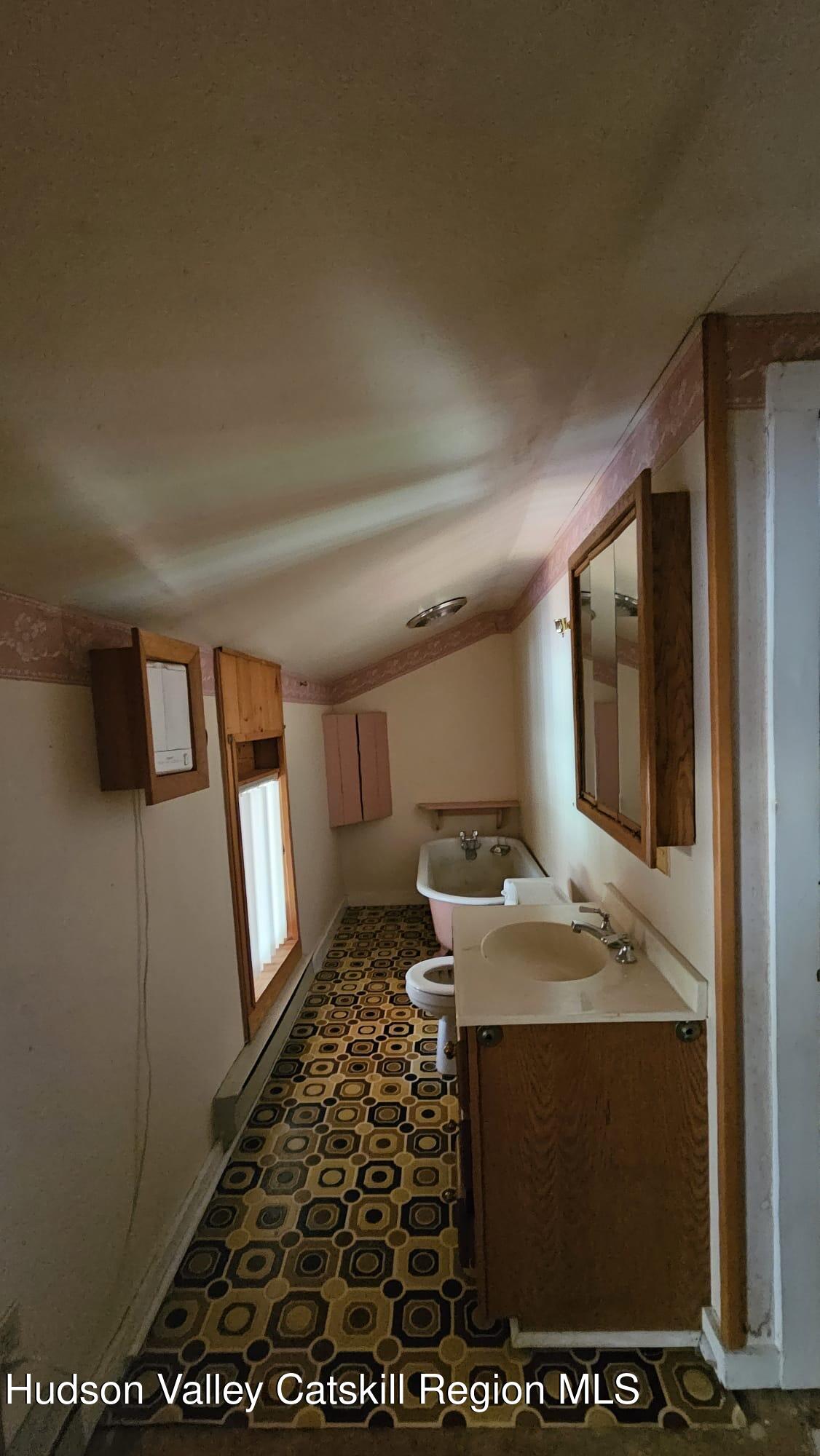 11 Dunbar Road Claverack, NY 12534 - Photo 25 of 47 Second upstairs bath
