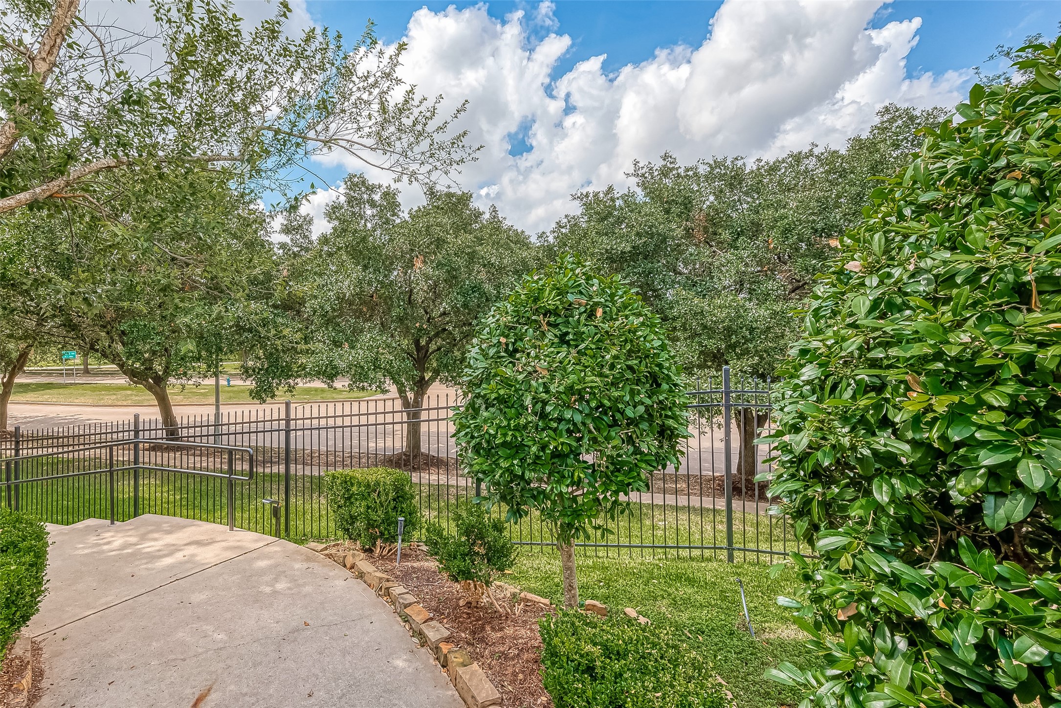 2150 Stacy Knoll Houston, TX 77008 - Photo 6 of 40 Dog park