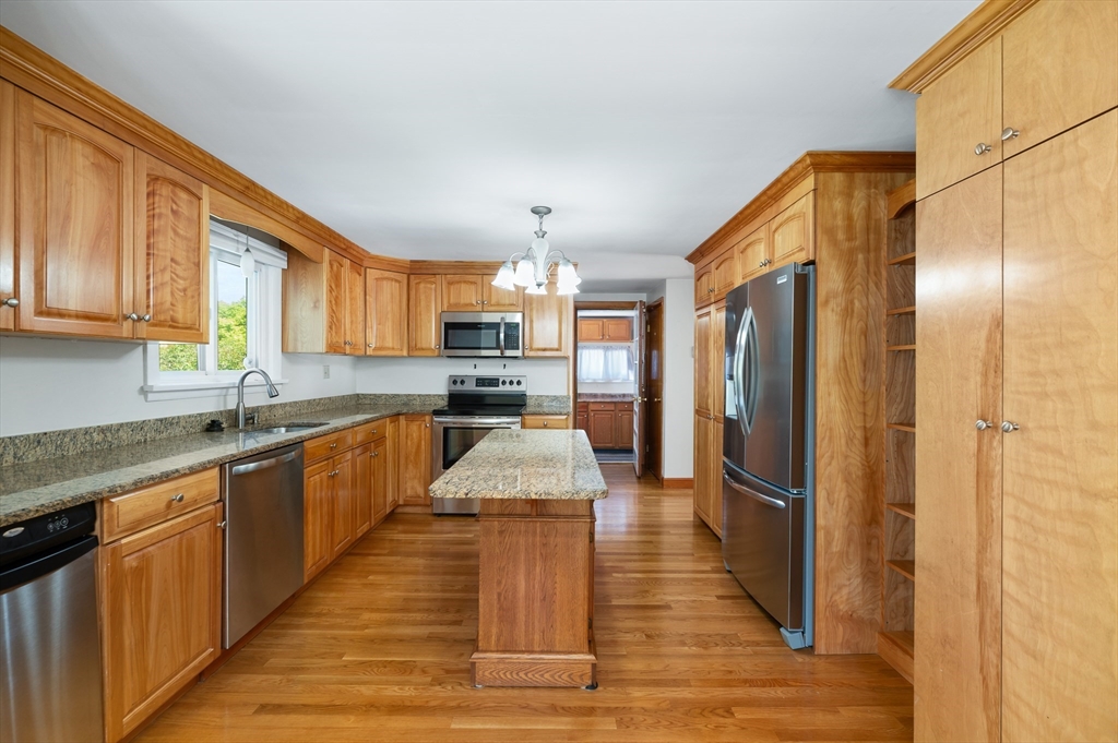 16 Laurent Road Salem, MA 01970 - Photo 10 of 34