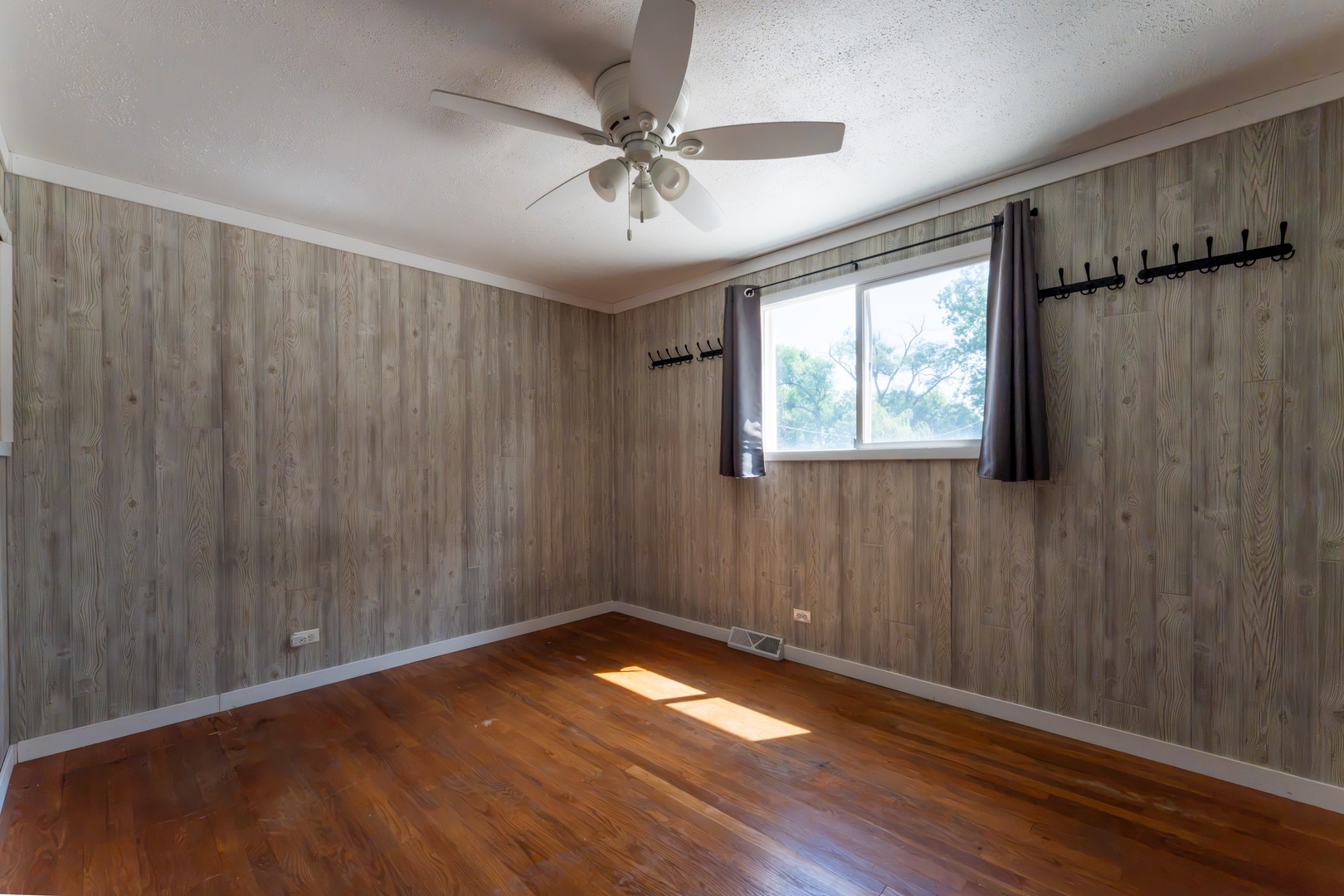 425 South Clarendon Avenue Addison, IL 60101 - Photo 19 of 31