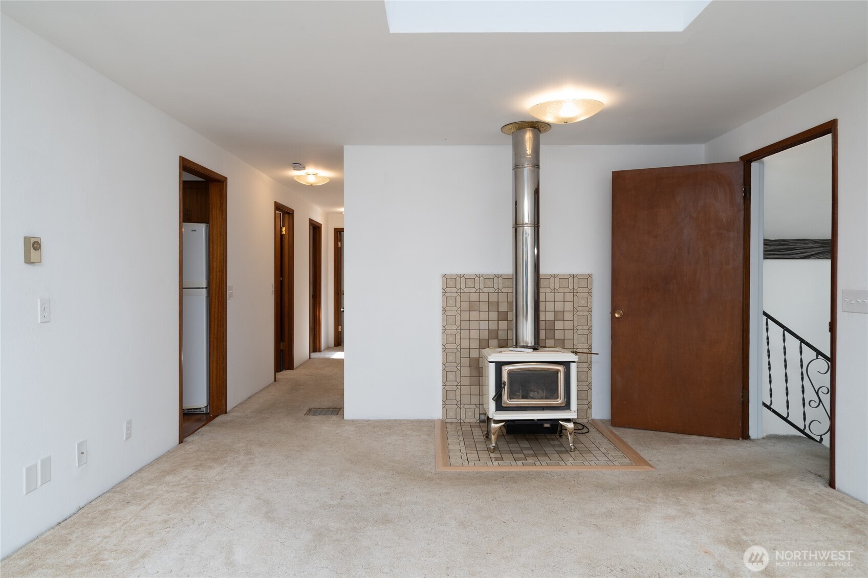 22491 Grip Road Sedro-Woolley, WA 98284 - Photo 18 of 40 a view of a livingroom with furniture