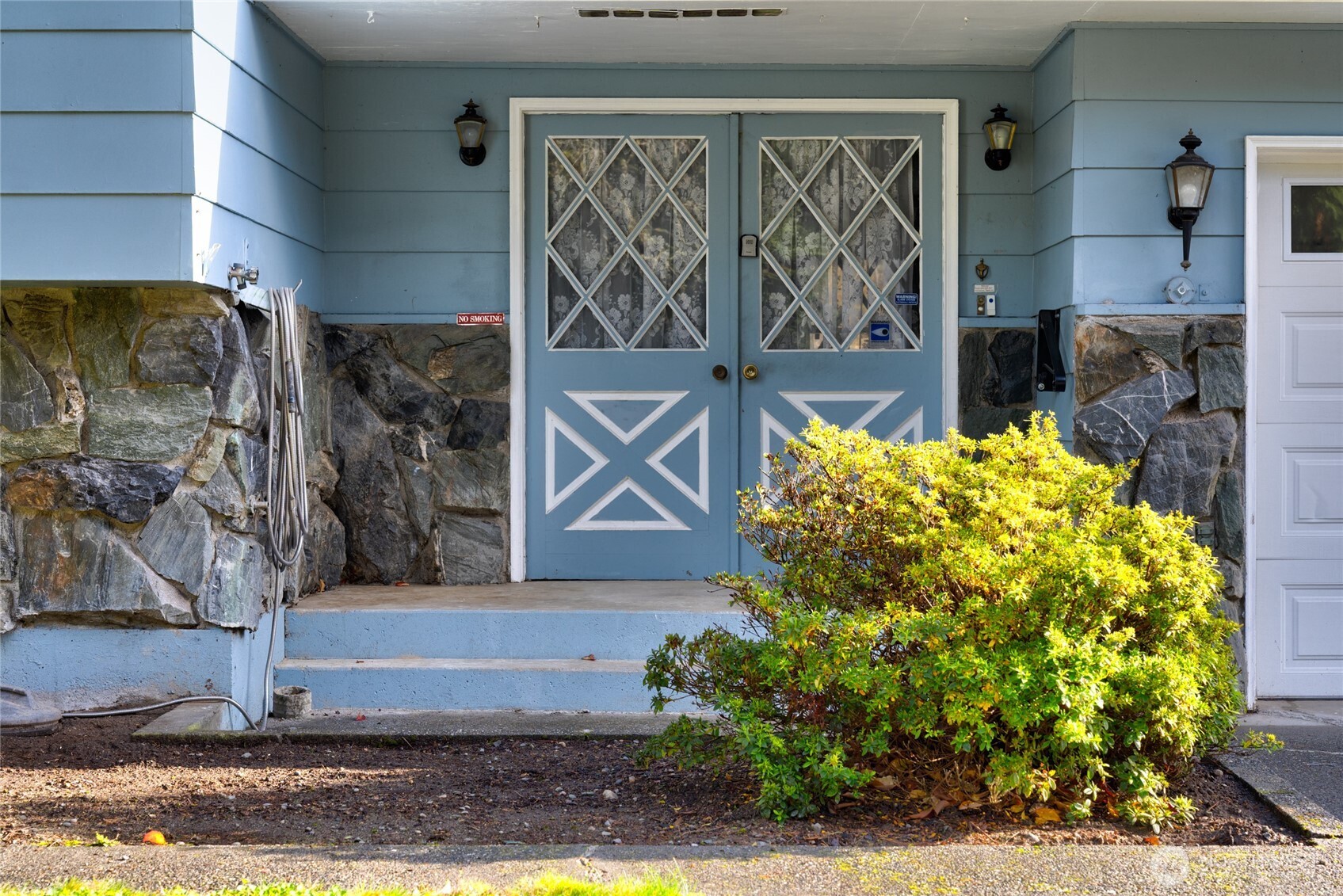 22491 Grip Road Sedro-Woolley, WA 98284 - Photo 6 of 40 a front view of a house