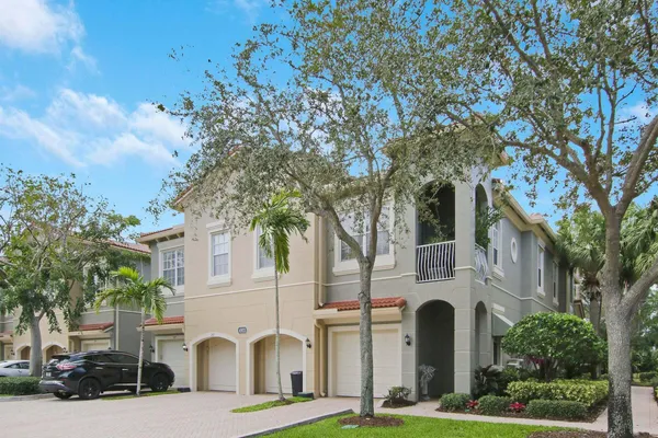 $2,875 | 4921 Bonsai Circle, Unit 201, Palm Beach Gardens, FL 33418