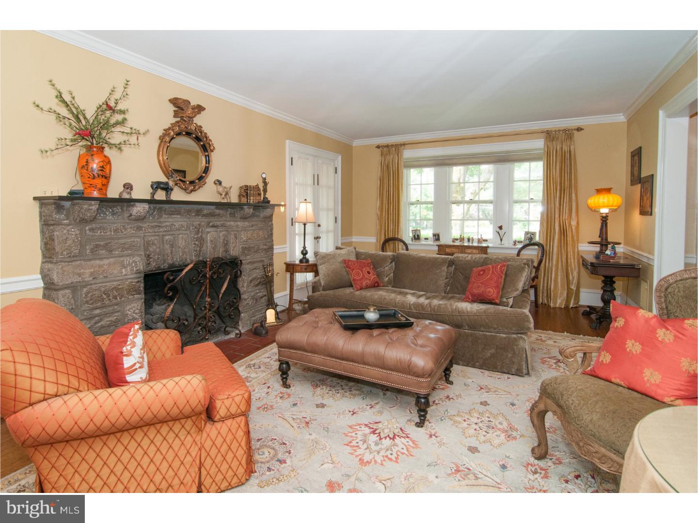 402 Newbold Road Jenkintown, PA 19046 - Photo 5 of 25 Living Room