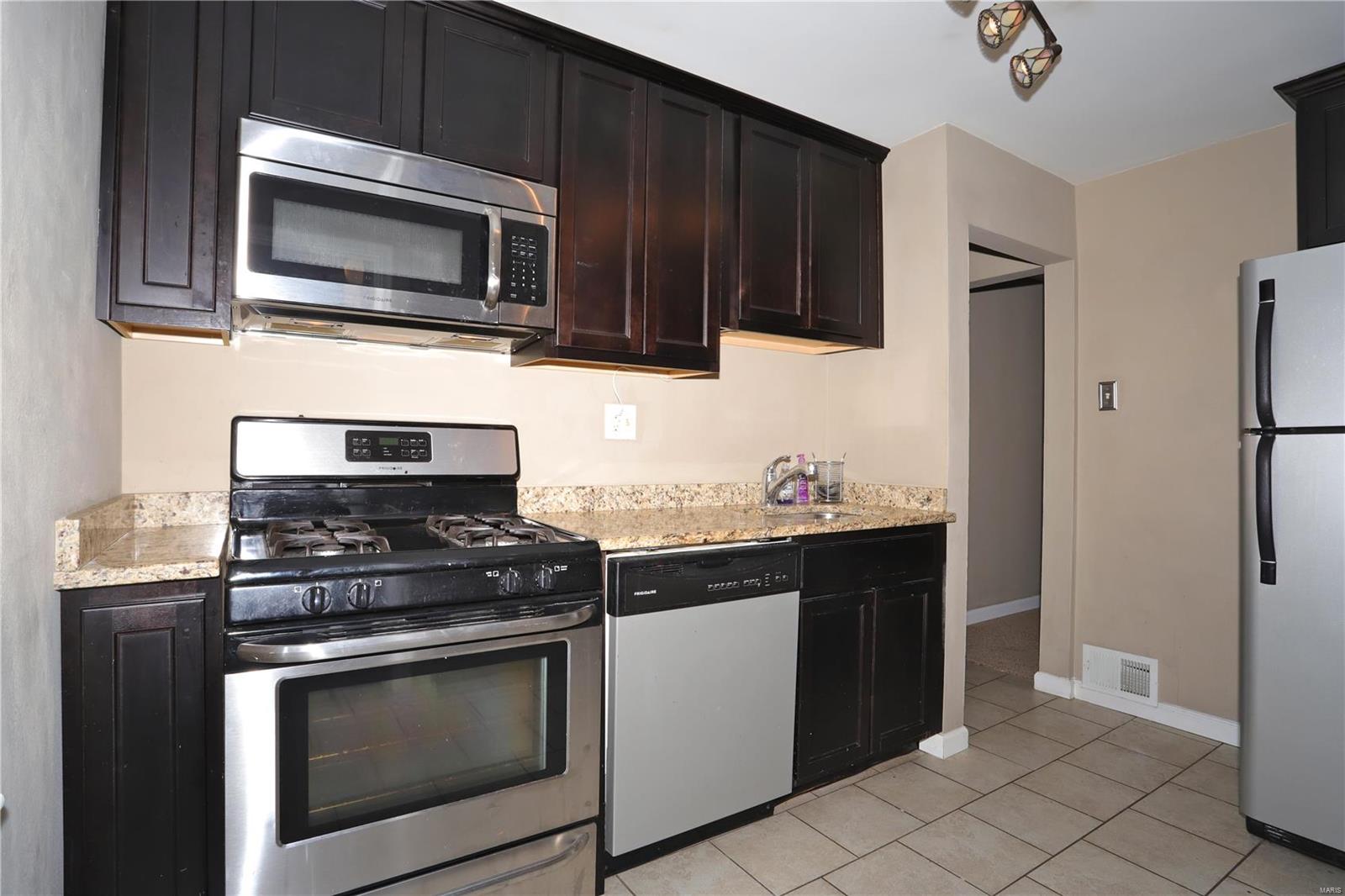 8009 Morgan Ford Road St. Louis, MO 63123 - Photo 8 of 20 Gallery Image 8
