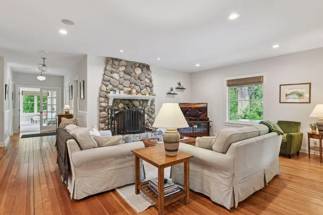 $2,299,000 | 20390 Linwood Road, Deephaven, MN 55331