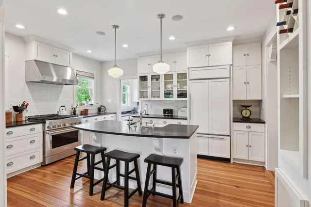 $2,299,000 | 20390 Linwood Road, Deephaven, MN 55331