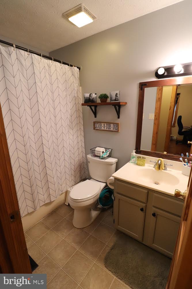 114 Killdeer Road Stephens City, VA 22655 - Photo 14 of 24 Full bath with tub and shower