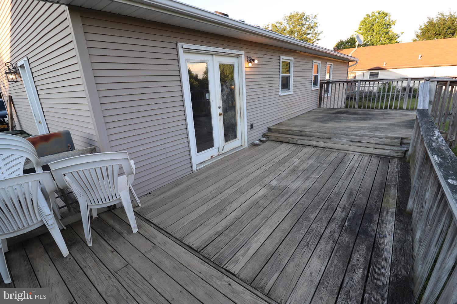 114 Killdeer Road Stephens City, VA 22655 - Photo 22 of 24 Deck for entertaining