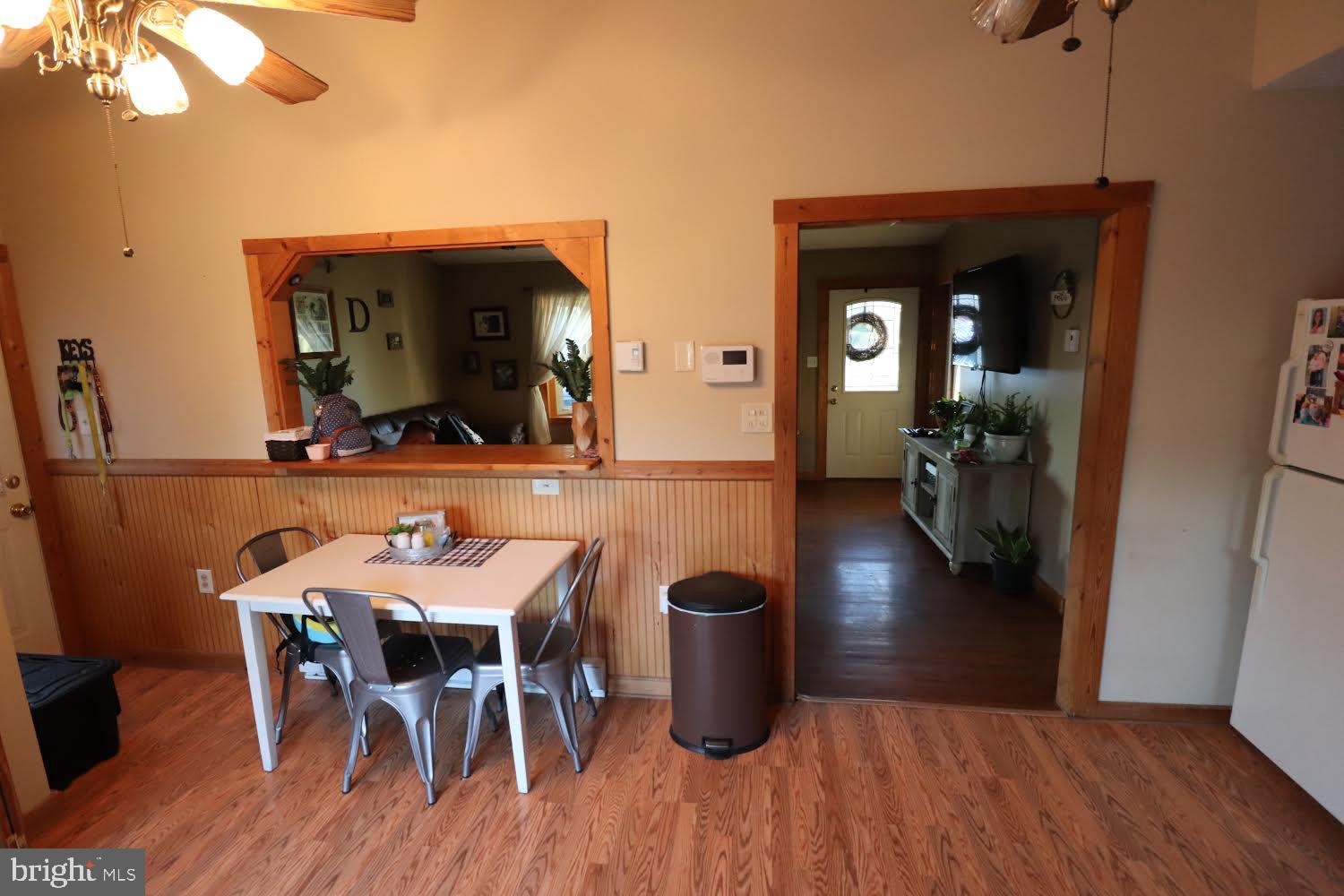 114 Killdeer Road Stephens City, VA 22655 - Photo 9 of 24 Kitchen eat in area