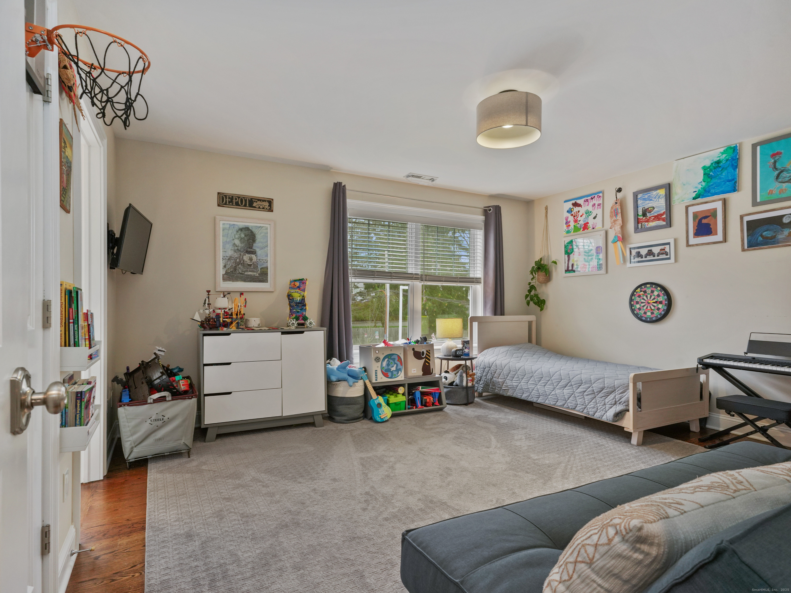 91 West Broad Street, Unit 11 Stamford, CT 06902 - Photo 17 of 26 a living room with furniture and a window