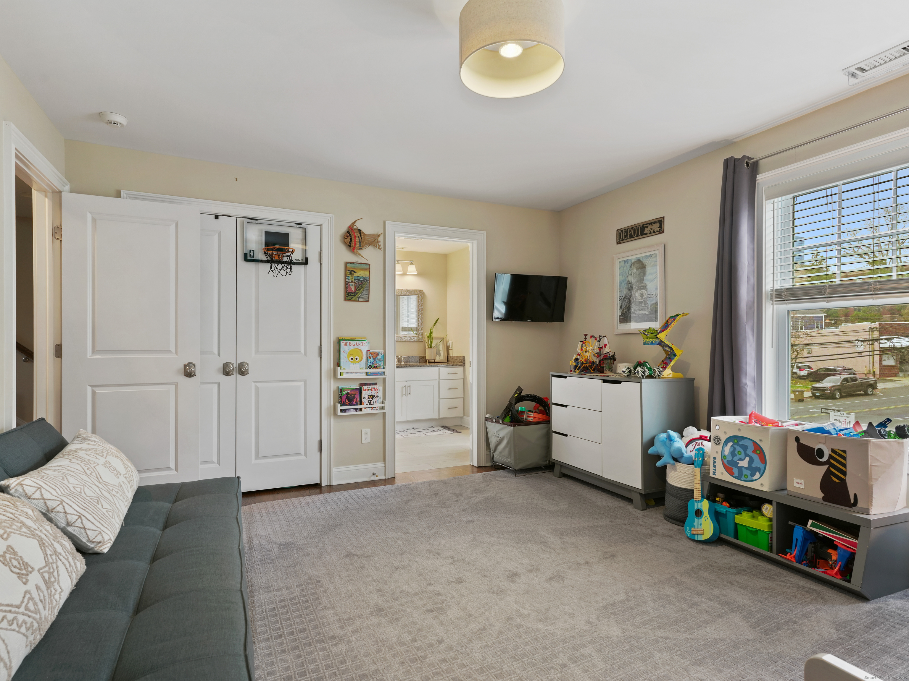 91 West Broad Street, Unit 11 Stamford, CT 06902 - Photo 18 of 26 a room with furniture and white walls