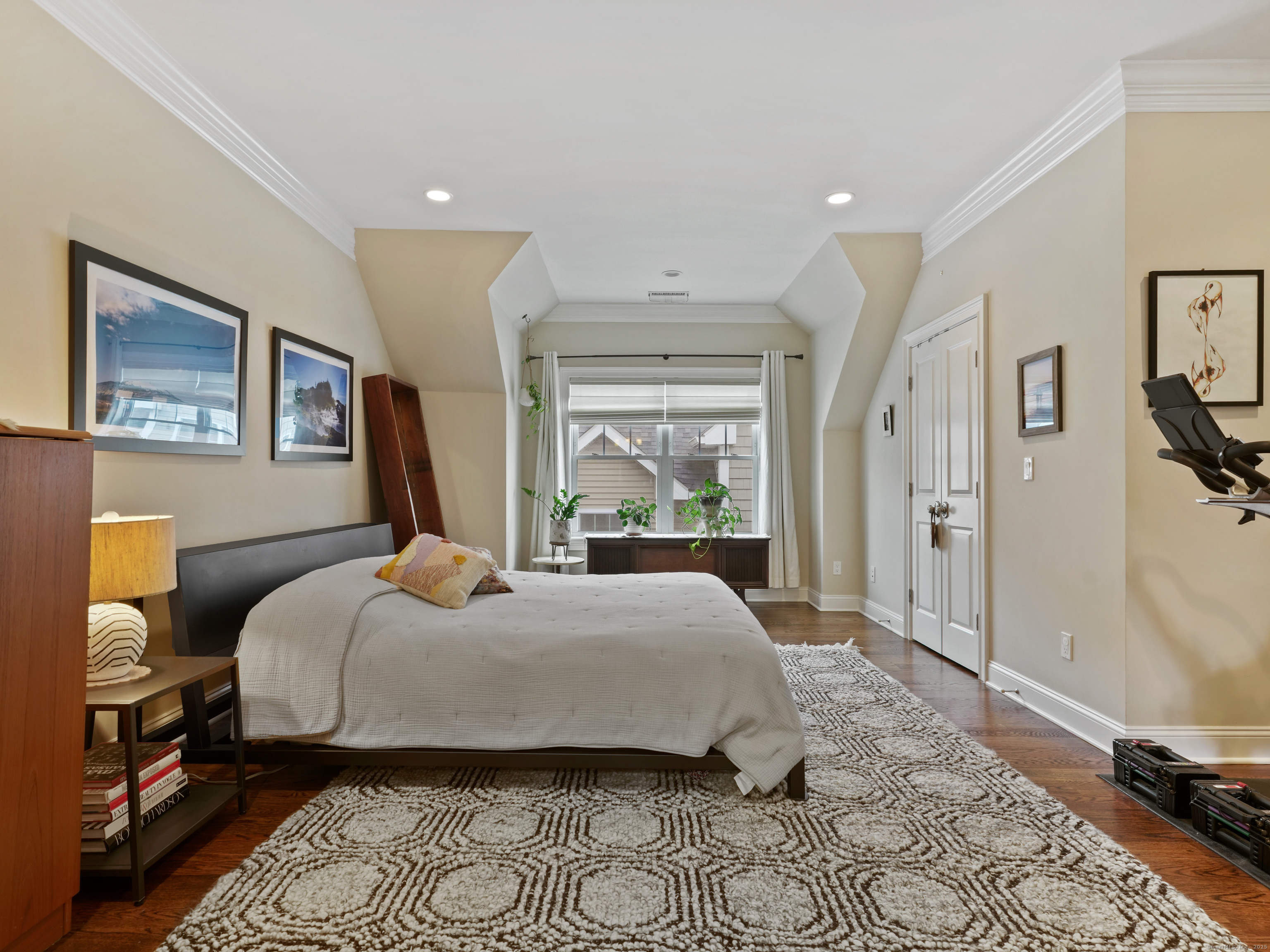 91 West Broad Street, Unit 11 Stamford, CT 06902 - Photo 21 of 26 a bedroom with a large bed and a large window