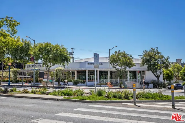 $9,500 | 900 North W Knoll Drive, Unit 3, West Hollywood, CA 90069