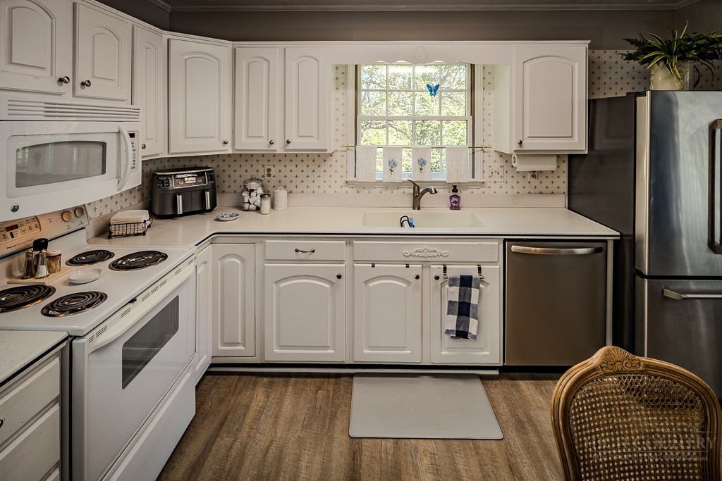 38 Rocky Meadows Road Newland, NC 28657 - Photo 11 of 50 a kitchen with granite countertop a sink stove and refrigerator