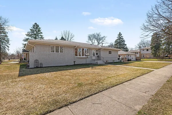$649,000 | 1515 East Oakton Street, Arlington Heights, IL 60004
