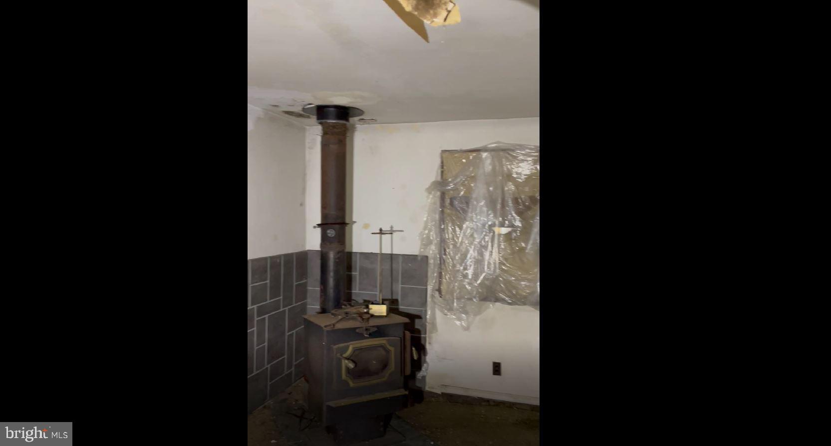 5904 Riverside Drive Riverdale, MD 20737 - Photo 15 of 36 Den