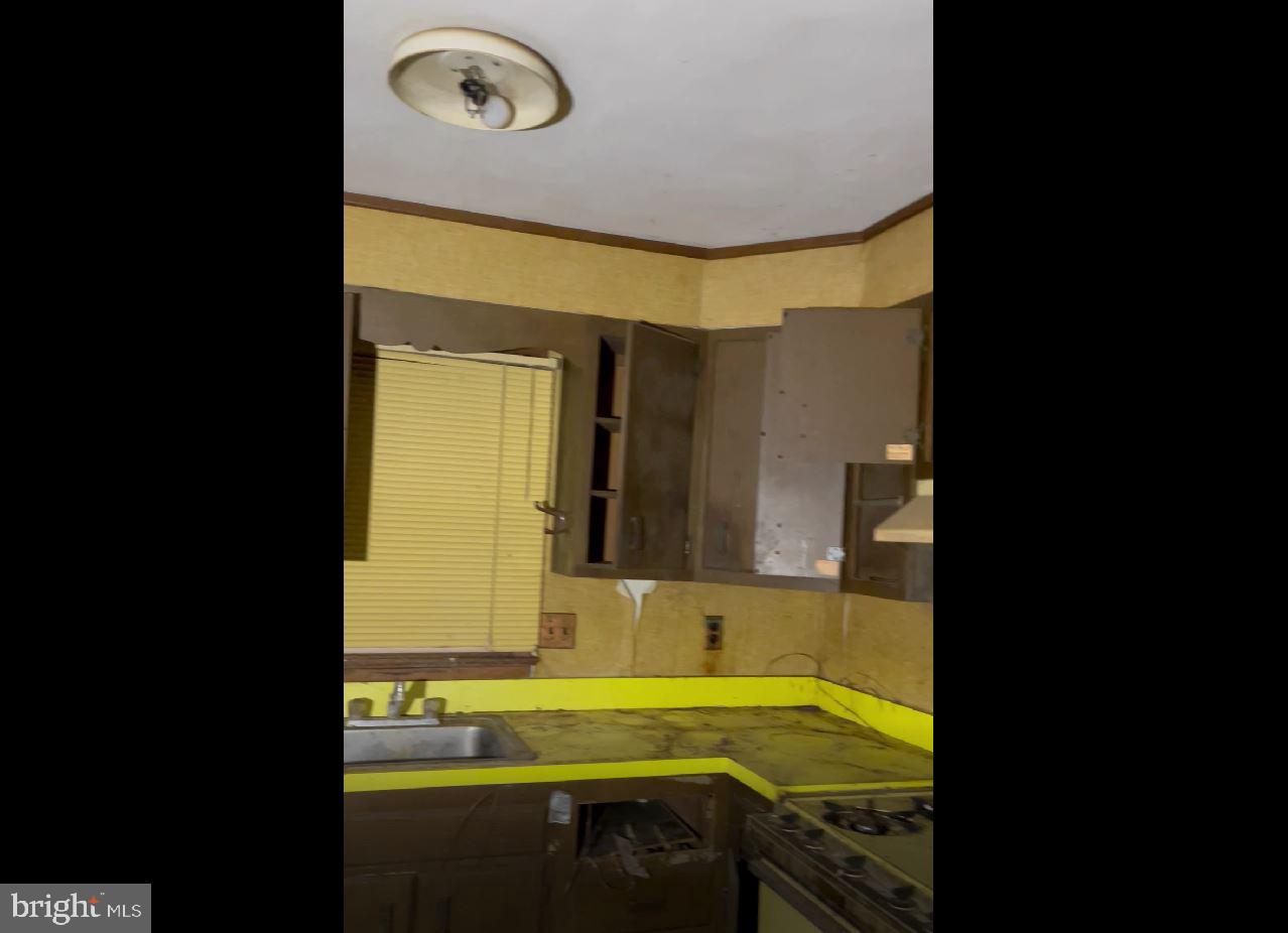 5904 Riverside Drive Riverdale, MD 20737 - Photo 18 of 36 Kitchen