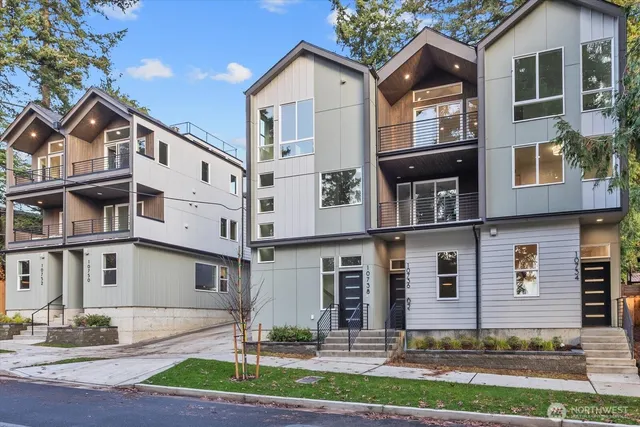 $879,950 | 10738 Interlake Avenue North, Seattle, WA 98133