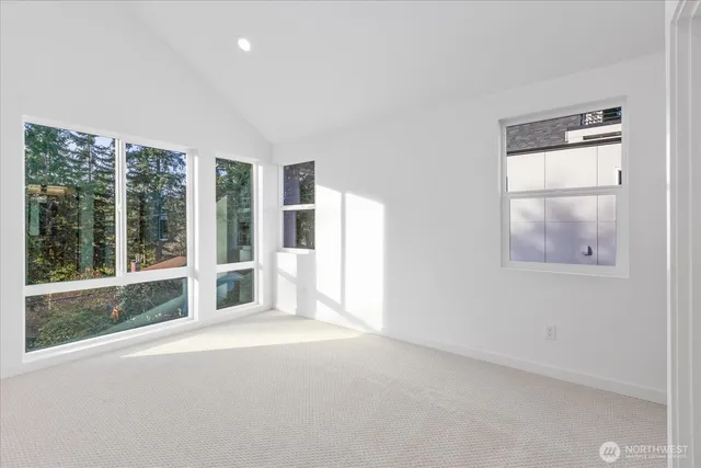 $879,950 | 10738 Interlake Avenue North, Seattle, WA 98133