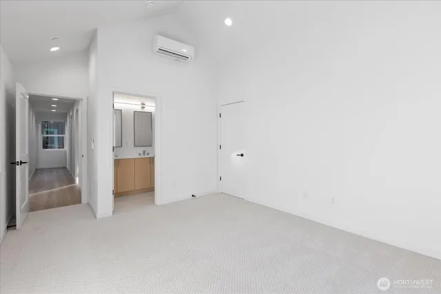 $879,950 | 10738 Interlake Avenue North, Seattle, WA 98133