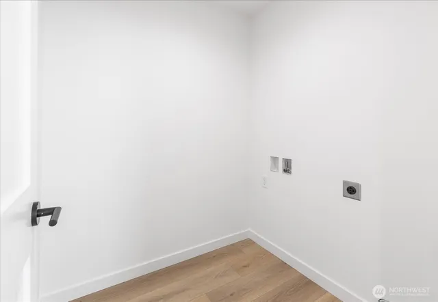 $879,950 | 10738 Interlake Avenue North, Seattle, WA 98133