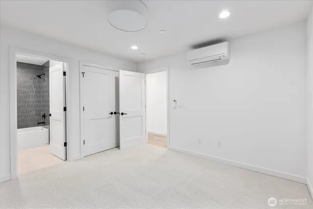 $879,950 | 10738 Interlake Avenue North, Seattle, WA 98133