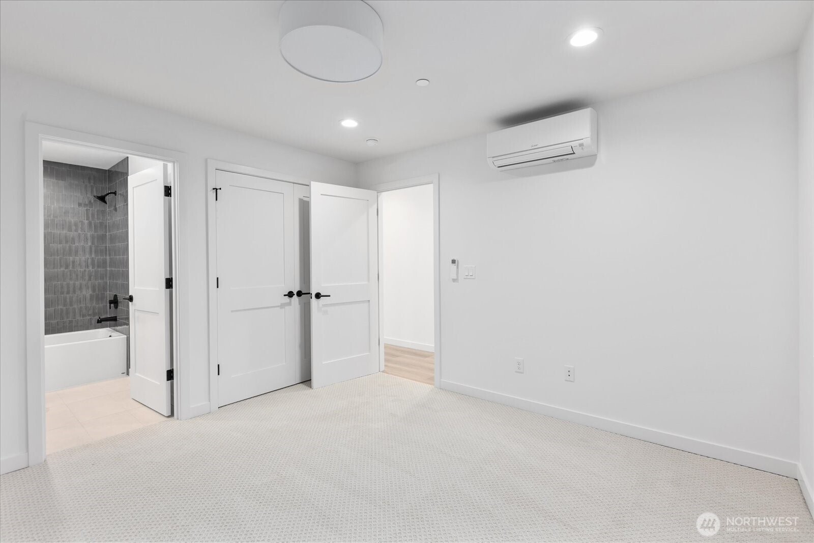 10738 Interlake Avenue North Seattle, WA 98133 - Photo 17 of 27